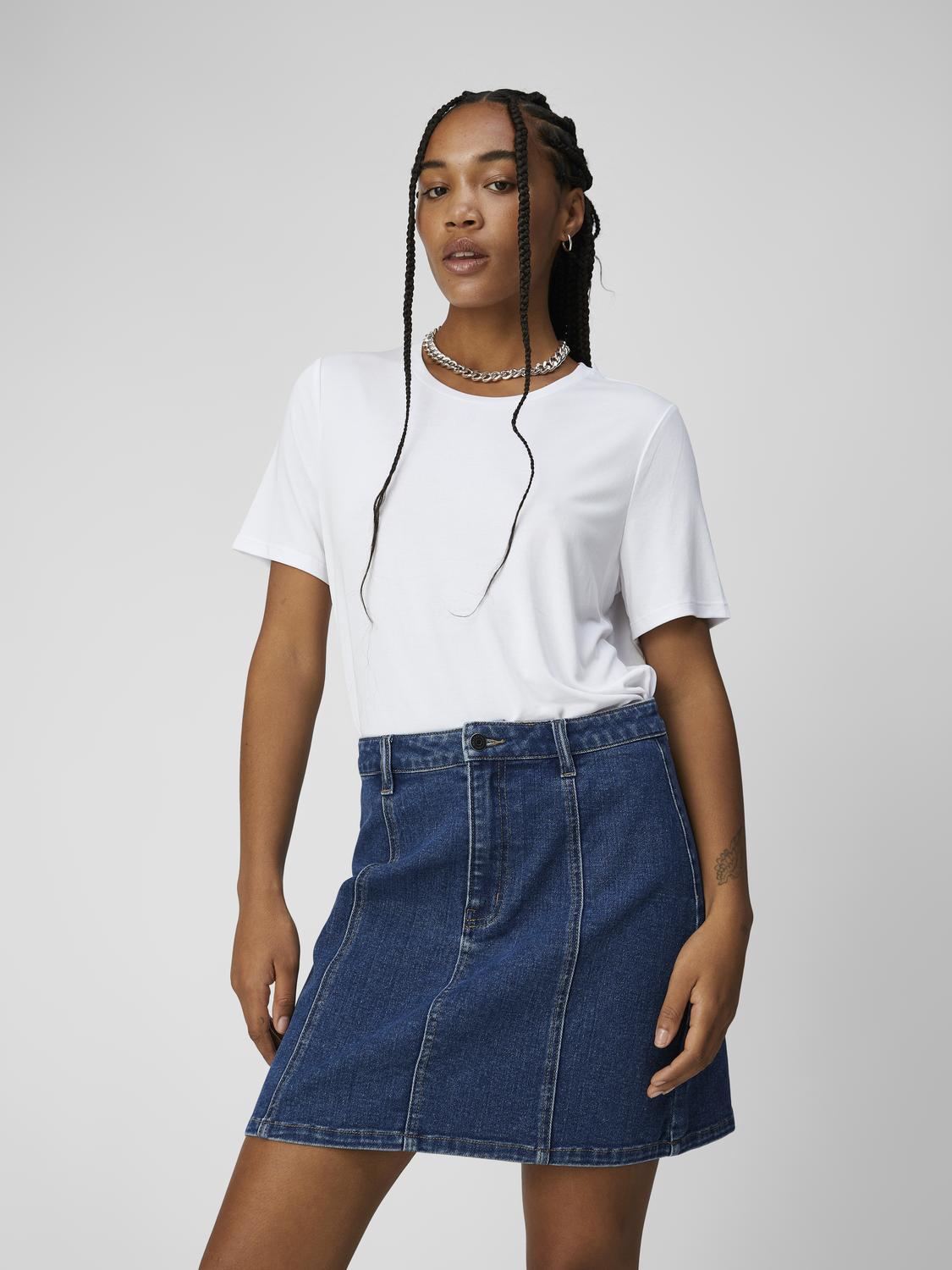model_shot-front